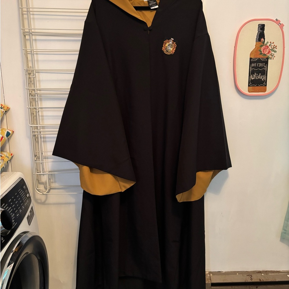 Official Wizarding World Hufflepuff Cloak - Adult XL - Like New